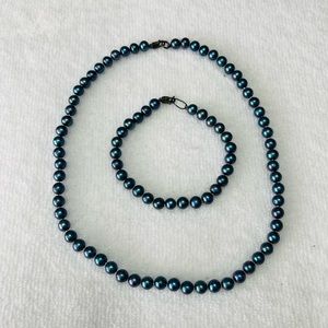Black pearl necklace and bracelet